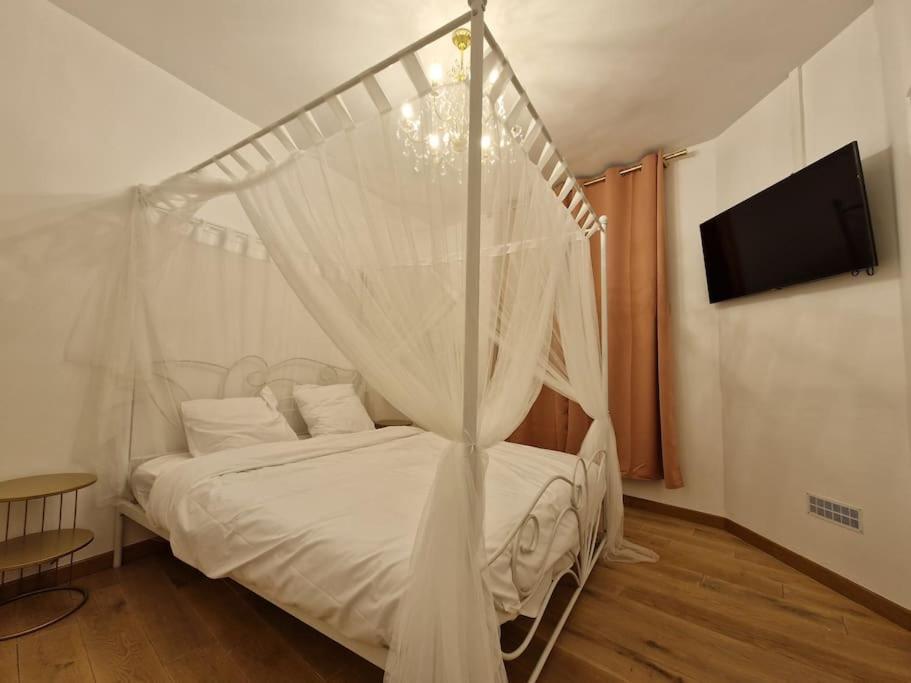 Maison Chic Avec Jacuzzi Nogent Sur Oise Yaospa60 Екстер'єр фото
